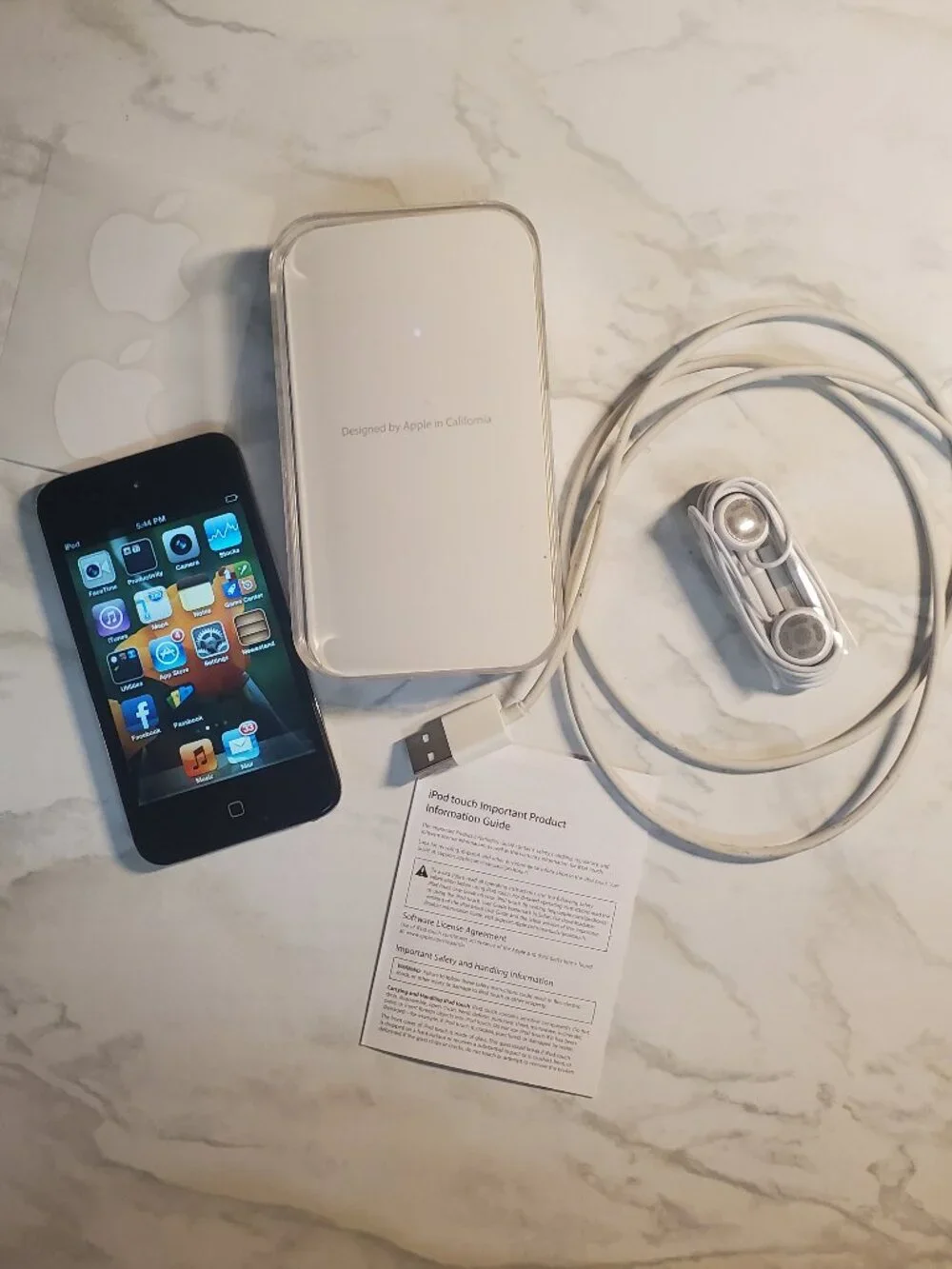Apple iPod Touch, 32 GB, Model A1367 (4th Generation)